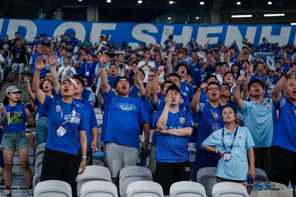 不仅如此, 万人体育场, ws