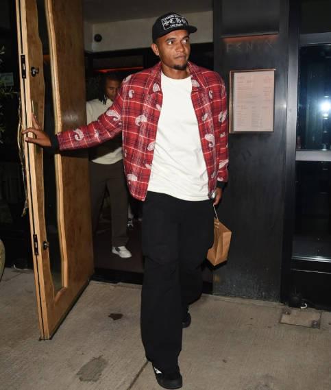 戴着黑色棒, dingy, ef 戴着黑色棒, dingy, ef